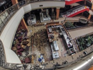Varios cadáveres retirados de los escombros de centro comercial de Nairobi