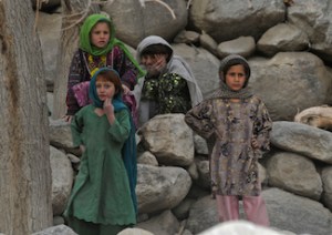 Señores de la guerra en Afganistán compiten para ver quién abusa sexualmente de más niños