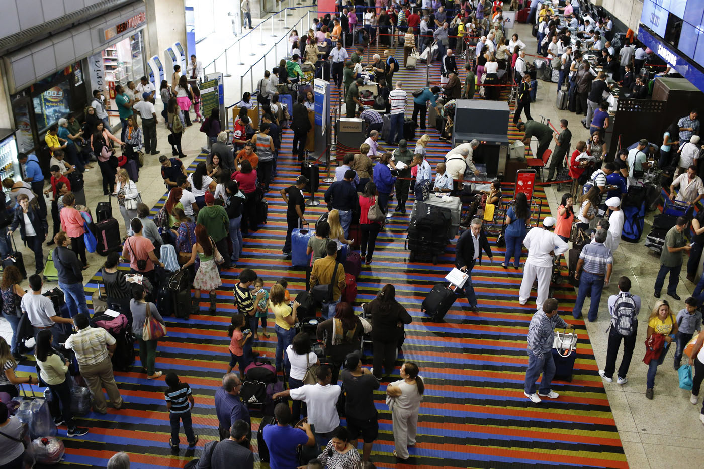 Hasta cuatro boletos por destino negocian gestores en Maiquetía
