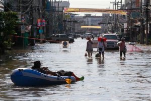 Tifón Nari deja seis muertos en Vietnam