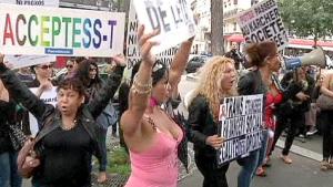 Prostitutas manifiestan en París contra multas a sus clientes