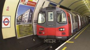 El metro de Londres se viste de fútbol por el 150 aniversario de la Federación Inglesa