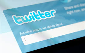 Acción de Twitter debuta en bolsa a mitad de precio que Facebook
