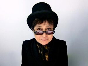 Yoko Ono adapta al inglés una nueva versión del éxito pop japonés “Sukiyaki”