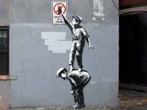 Banksy contesta a quienes taparon su último graffiti en Nueva York