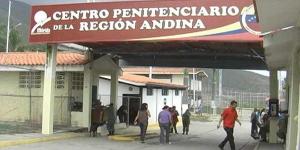 Familiares de reclusos trasladados de “Sabaneta” protestaron frente a cárcel de Mérida