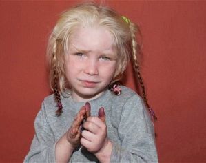 Autoridades le quitan una niña a familia de gitanos en Irlanda