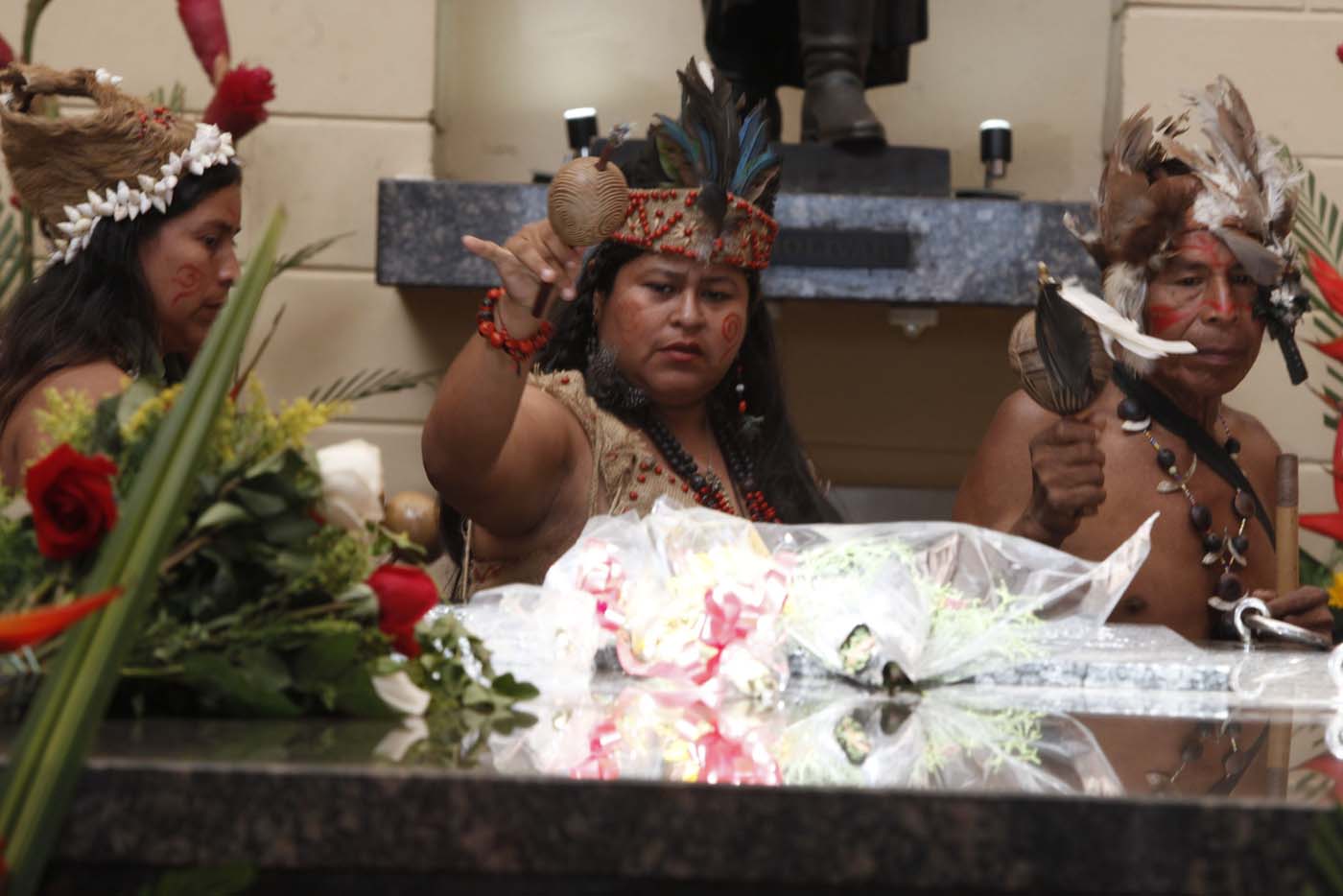 Indígenas rinden homenaje a Chávez en el Cuartel de la Montaña (Fotos)
