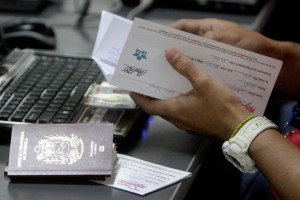 Cadivi: Extranjeros deberán pagar en dólares pasajes que compren en el país