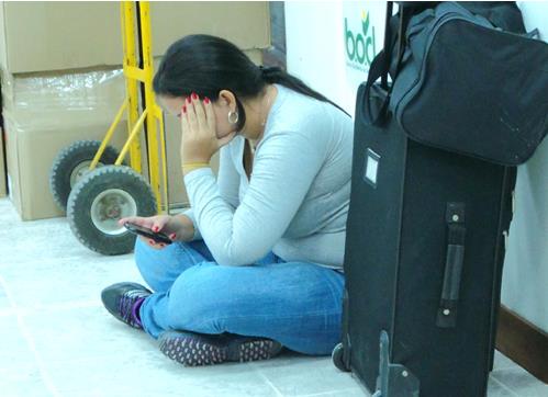 Usuarios del Aeropuerto Arturo Michelena se quejan por falta de sillas