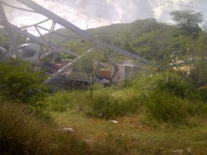 Diputado de la MUD logra llegar a la AN tras derrumbe de puente Boca de Uchire