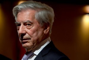 Vargas Llosa dice que la crisis europea es fruto del lucro de los bancos