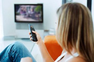 Ver TV por más de dos horas al día puede conducir a una enfermedad cardiaca