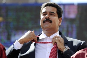 Maduro se quitó la corbata y el flux (Fotos y Video)