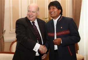 Insulza analiza con Morales reforma de la OEA