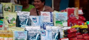 Buhoneros venden leche 448 % más cara