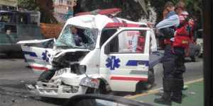 Retraso en la Valle-Coche por ambulancia que colisionó contra un poste (Foto)