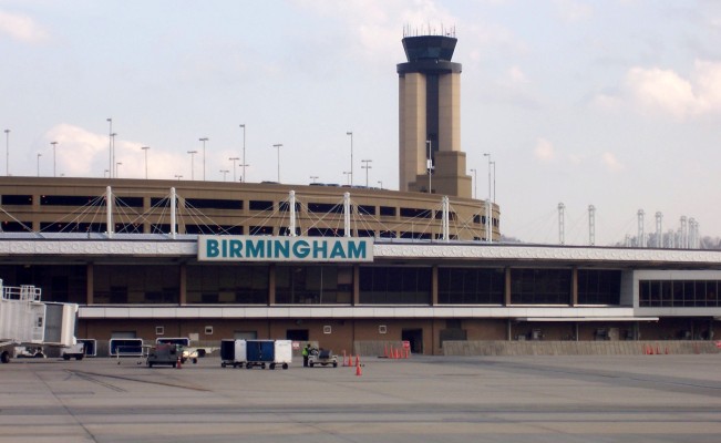Evacuaron uno de los aeropuertos de Alabama por paquete sospechoso