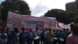 Transportistas oficialistas marchan en apoyo a Maduro
