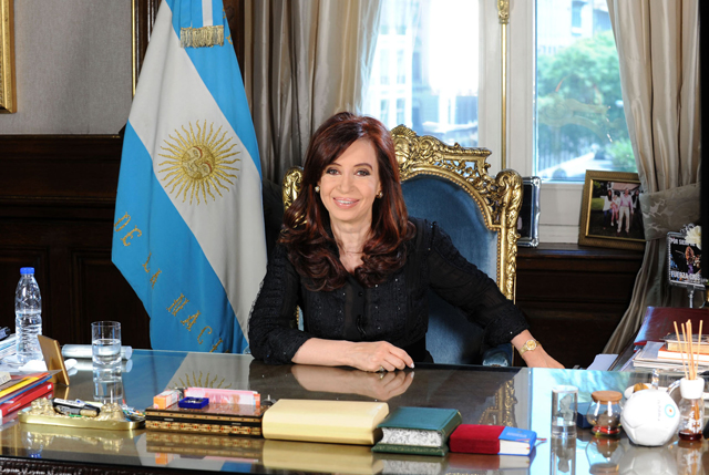 Cristina Fernández regresa con nuevo gabinete frente a inflación y política cambiaria