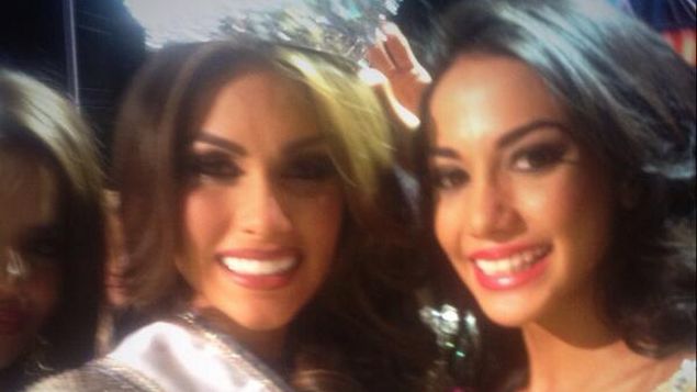 Miss Panamá se sacó auto foto con Miss Universo en plena coronación