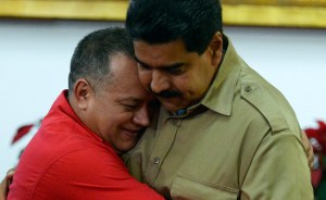 Diosdado y Maduro se abrazan tiernamente por segunda vez (Fotos)