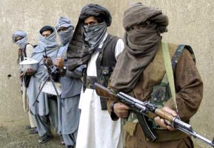 Los talibanes de Pakistán entierran a su líder en secreto y juran venganza