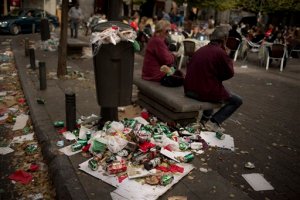 Montañas de basura se acumulan en Madrid