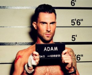 Por estas razones Adam Levine es el más sexy del 2013 (Uff dame todo eso)