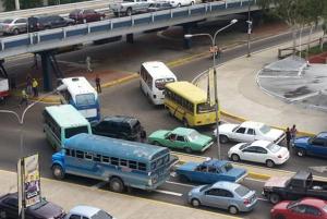 Caos en Maracaibo por protesta de transportistas (Fotos)