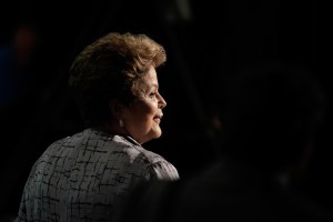 Dilma Rousseff y ex presidentes brasileños parten a funeral de Mandela