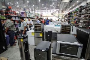 Comercios de San Félix siguen con temor a abrir