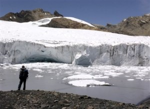 Perú utiliza el cambio climático para atraer nuevos turistas a menguante glaciar
