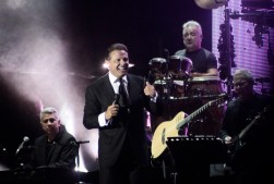 Luis Miguel cantó ante más de 8.000 fans en concierto en Perú