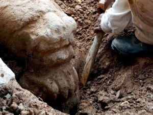 Hallan dos piezas olmecas de 3.000 años de antigüedad en el este de México
