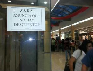 Esta tienda española anuncia que no hay descuentos (Fotos)