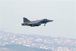 Brasil comprará aviones de combate suecos