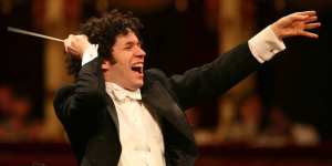 Gustavo Dudamel ofrecerá serenata a la Divina Pastora