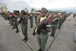 Casi 170 miembros de la Fuerza Armada se colocaron del lado de la Constitución y cruzaron a Colombia