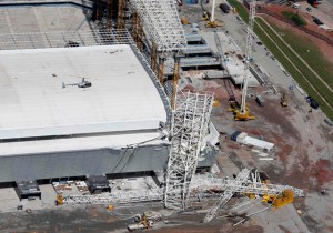 Obras en estadio mundialista de Sao Paulo se reanudan después de accidente