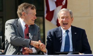 George W. Bush se somete a su segunda operación de rodilla