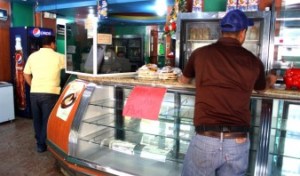 Panaderías de Aragua llevan más de un mes sin recibir harina de trigo
