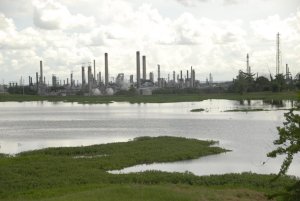 Petrolera de Trinidad investiga derrames de crudo ocurridos cerca de Venezuela