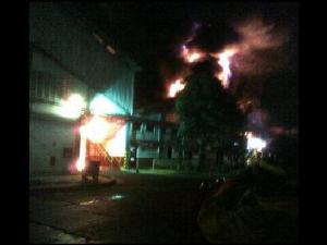 Incendio consume planta de Industrias Diana en Valencia (Fotos)