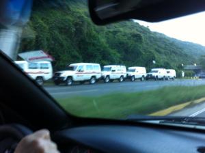 Camionetas de Pdvsa rodean la Ucab (Fotos)