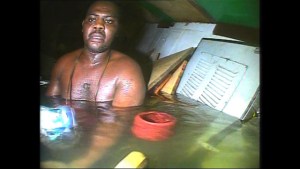 Nigeriano sobrevive tres días en un barco hundido (Video)