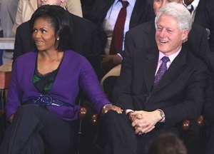 La foto de Michelle Obama con Bill Clinton que Barack anda buscando para que “le sea leve”
