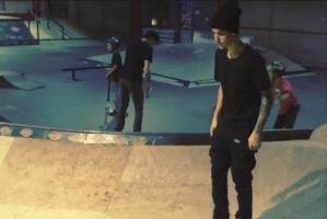 Justin Bieber patina como canta (Vídeo + Sóbate)