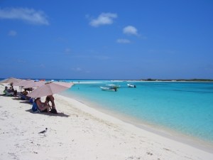 Turistas podrán ir a isla La Tortuga en días feriados y fiestas nacionales