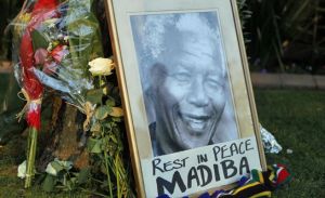 Refuerzan seguridad para velatorio de Mandela por avalancha de personas